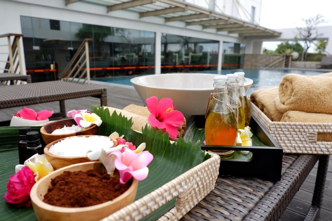 Harris Hotel And Conventions Denpasar Esterno foto