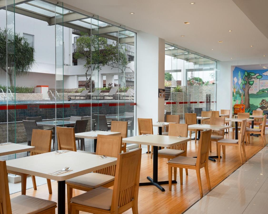 Harris Hotel And Conventions Denpasar Esterno foto